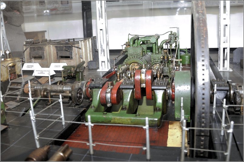 Cross compound steam engine Cross compound steam engine