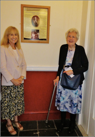 Judi Rhys (L) and Helen Barbour Judi Rhys (L) and Helen Barbour