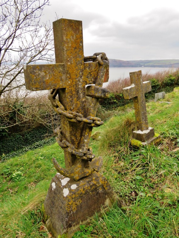 Grave with ship's anchor Grave with ship's anchor